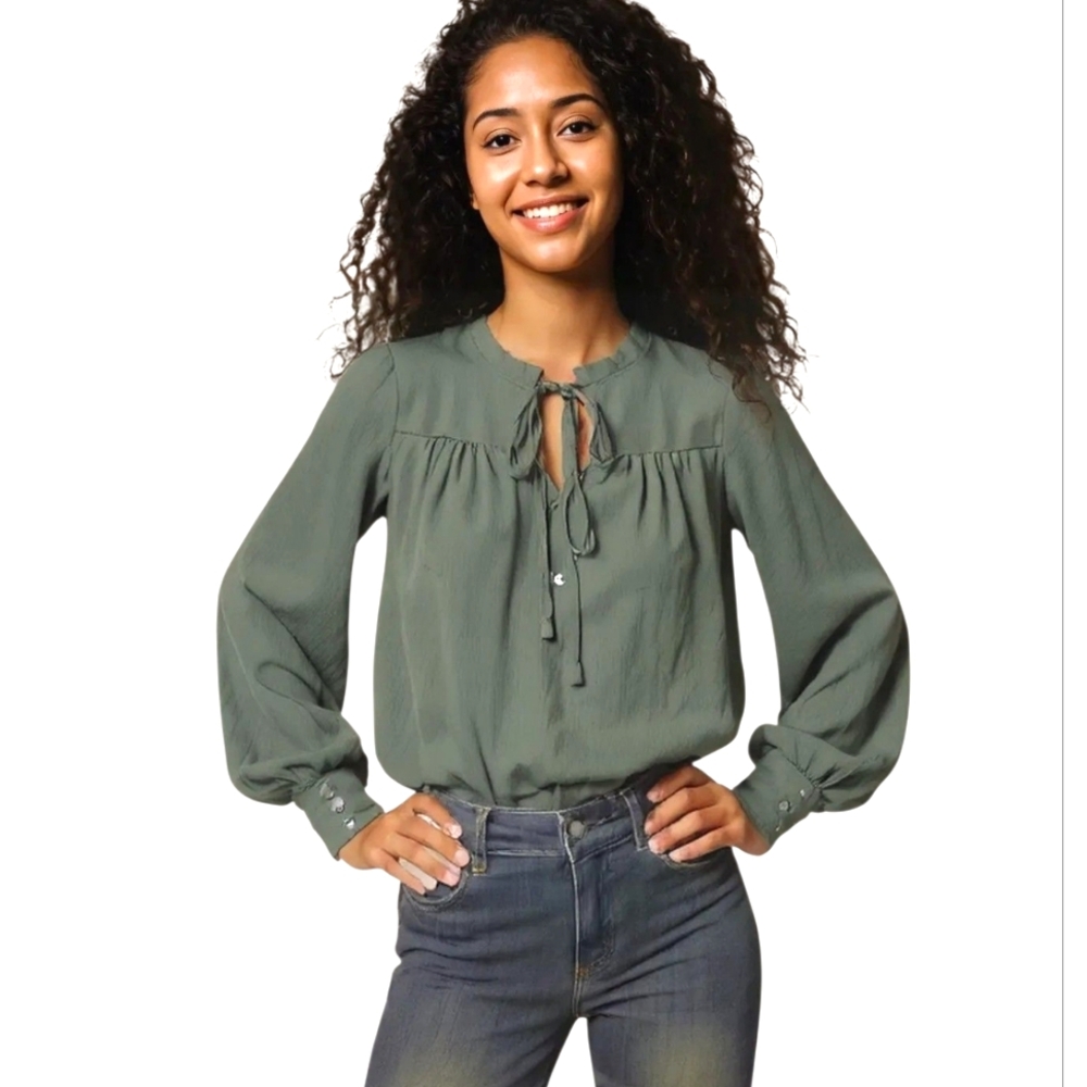 RW&CO Size M Flowy Top Womens Pullover Green